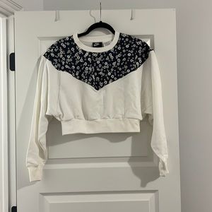 Nike Crop Hoodie with floral top design 🌸